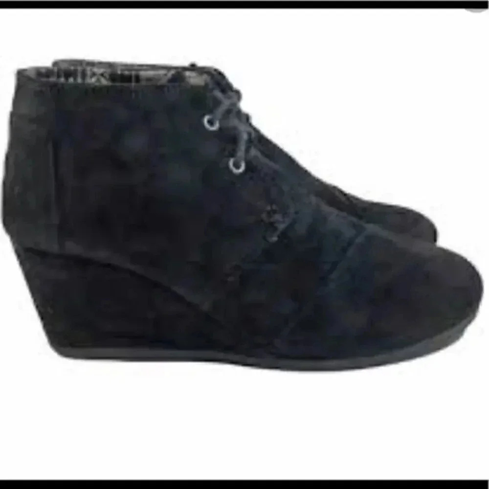 Tom black suede leather wedges size 9